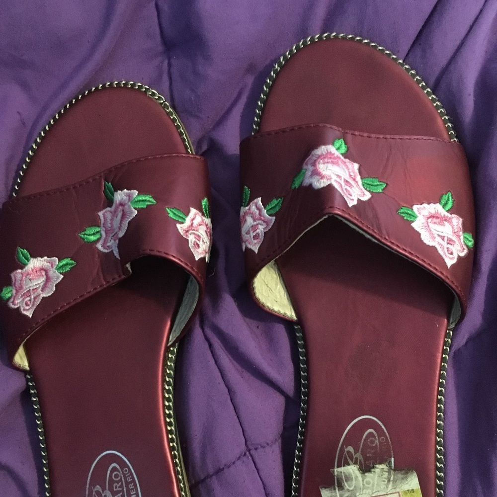 Maroon flower sandals